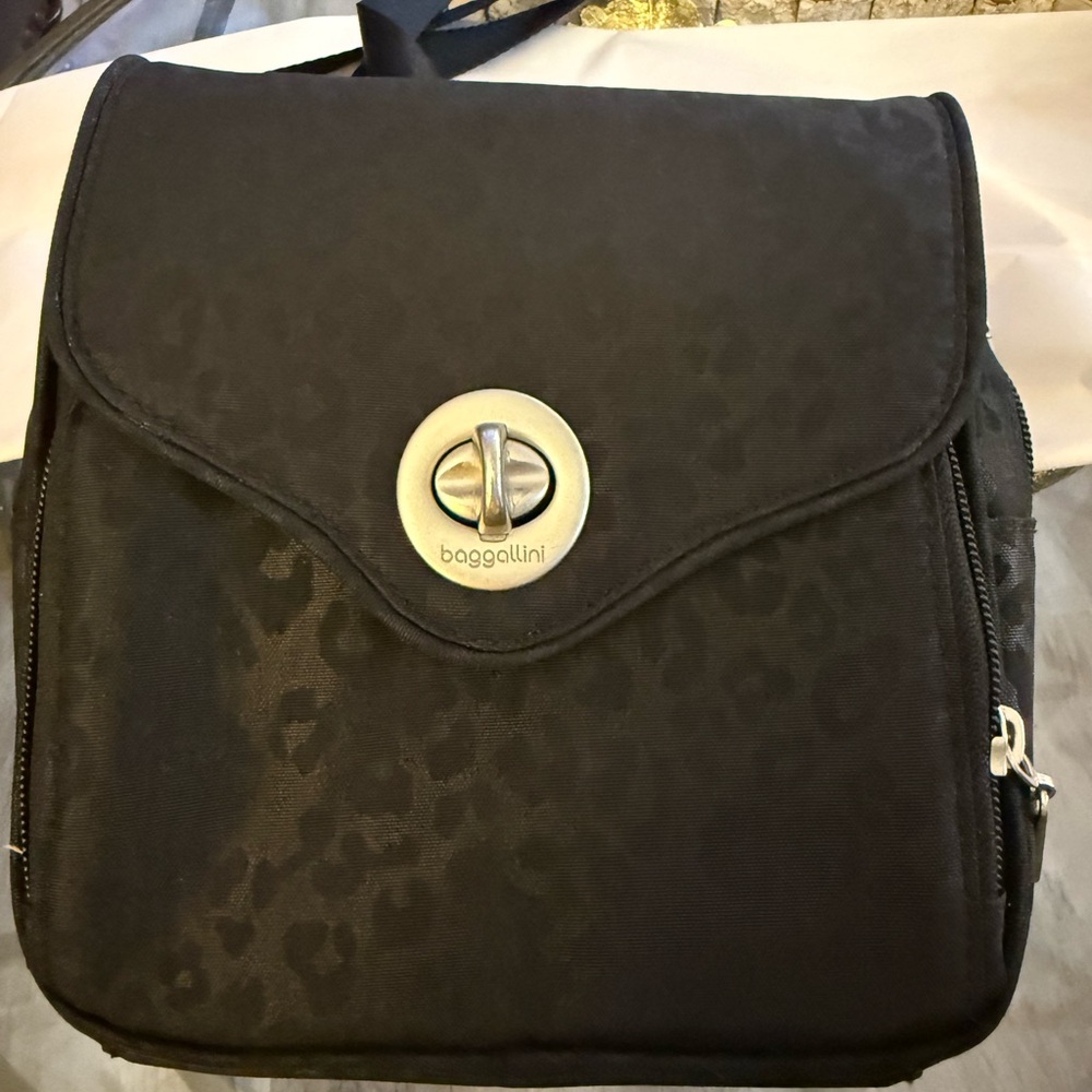 Baggallini Black Bag with Silver Turn-Lock NWOT